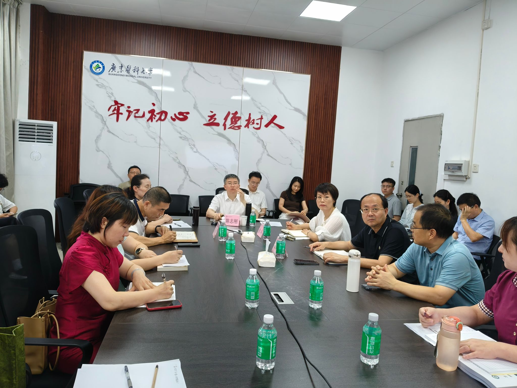 中国社会科学院陈志刚研究员应邀到我院作学术讲座